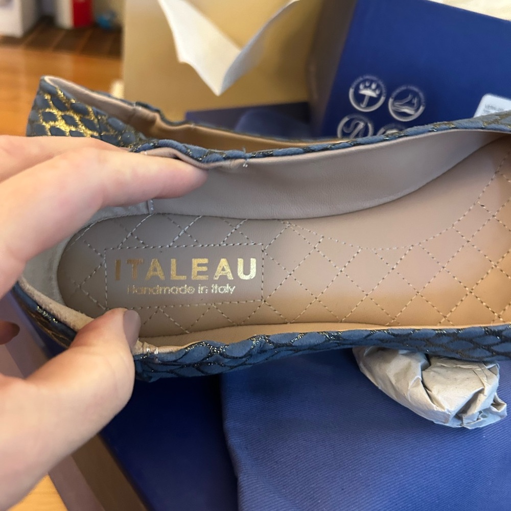 ITALEAU Blue Quilted Print Leather Ballet Flats with Gold Stitching